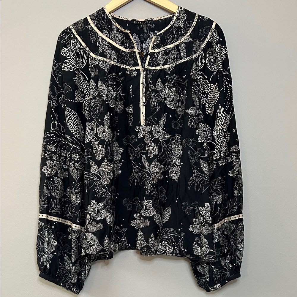 NWT Caballero Emery Top‎ Blouse Size Large Animal Constellation Black Cream Tan